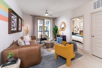 Fifteen15 South Lamar Apartments in Austin, TX - Foto de edificio - Building Photo