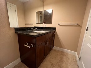 2460 NW 33rd St in Fort Lauderdale, FL - Building Photo - Building Photo