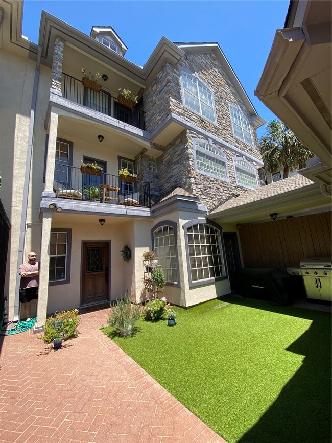 property at 5506 Venice St