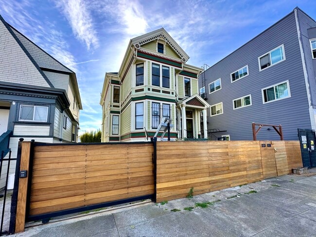 817 Foothill Blvd, Unit 817 foothill Blvd Oakland CA 9466 in Oakland, CA - Building Photo - Building Photo