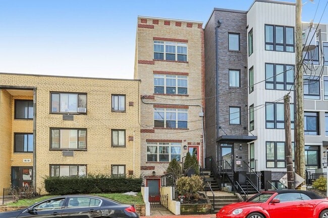 816 Kennedy St NW in Washington, DC - Foto de edificio - Building Photo