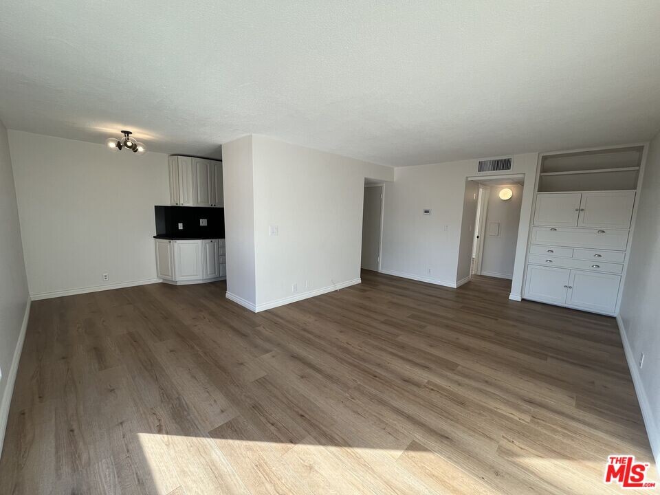 970 Palm Ave in West Hollywood, CA - Building Photo