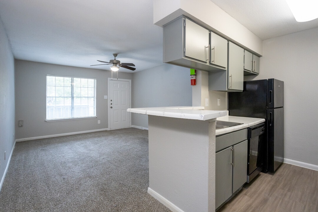 Grand at Westchase in Houston, TX - Building Photo
