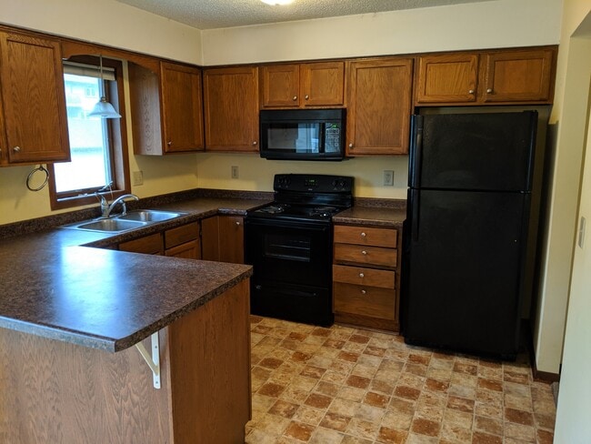 1465 Whispering Ct, Unit 2 in Hastings, MN - Foto de edificio - Building Photo