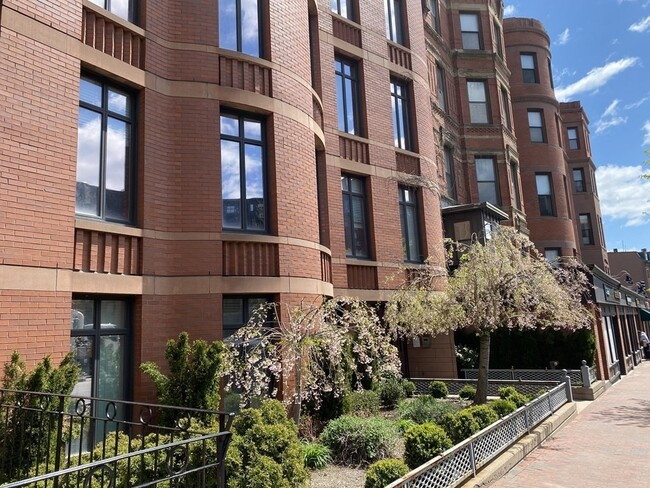 424 Massachusetts Ave, Unit 302