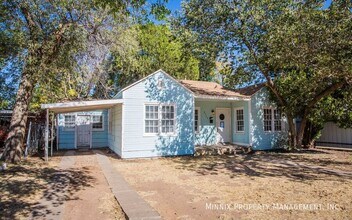 2404 27th St in Lubbock, TX - Foto de edificio - Building Photo