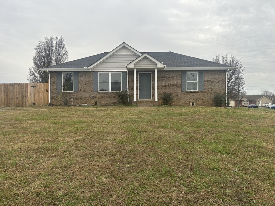 1302 Sharptail Trail in Clarksville, TN - Building Photo