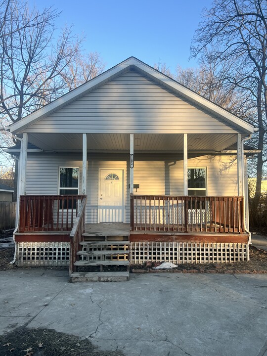 1102 Range Line St in Columbia, MO - Foto de edificio