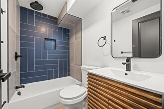 14 Westervelt Pl in Jersey City, NJ - Building Photo - Building Photo