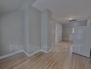 50 Montauk Ave in New London, CT - Foto de edificio - Building Photo