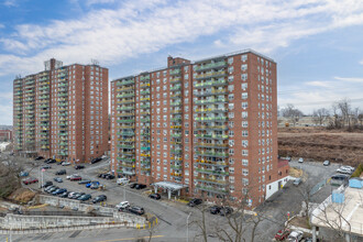 Westchester Terrace - Crisfield in Yonkers, NY - Building Photo - Building Photo