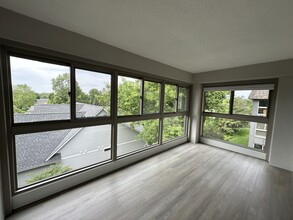 4075 W 51st St, Unit 408 in Minneapolis, MN - Building Photo - Building Photo