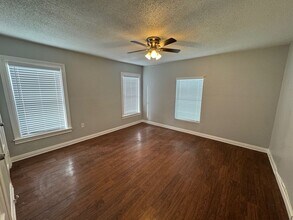 2101 Mitchell Ave in Waco, TX - Building Photo - Building Photo