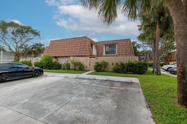 855 Blue Ridge Cir in West Palm Beach, FL - Building Photo - Building Photo