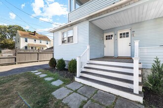 27 Churchill St in Fairfield, CT - Building Photo - Building Photo