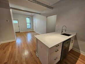 1415 W Erie St, Unit 2R in Chicago, IL - Building Photo - Building Photo