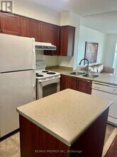 11 Oneida Crescent in Richmond Hill, ON - Building Photo - Building Photo