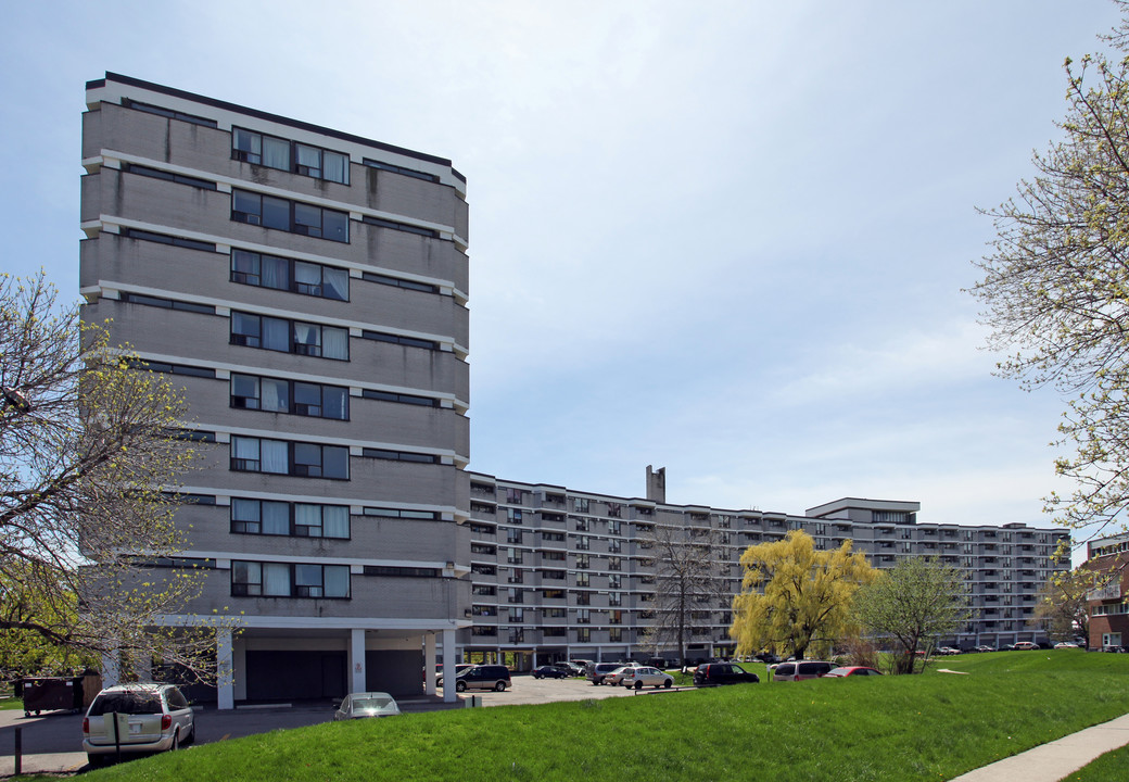 Flemingdon Park Apartments in Toronto, ON - Building Photo