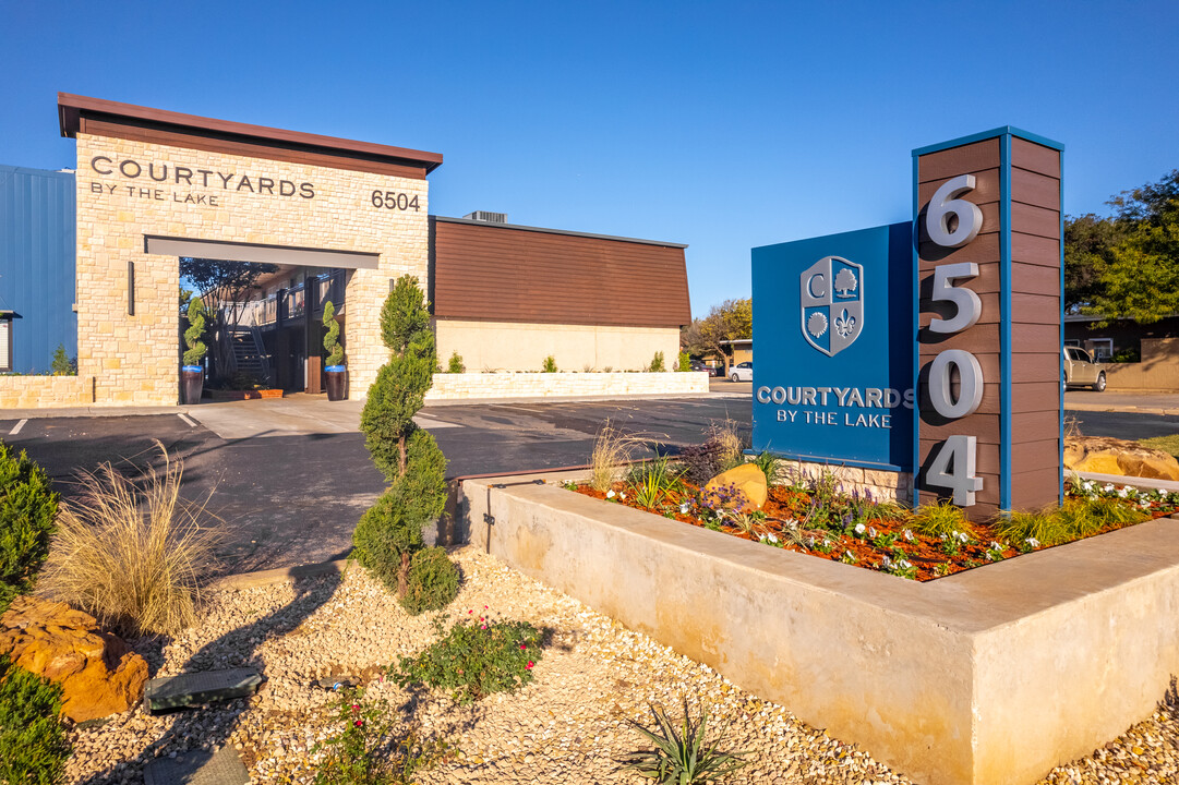 Courtyards by the Lake in Lubbock, TX - Foto de edificio