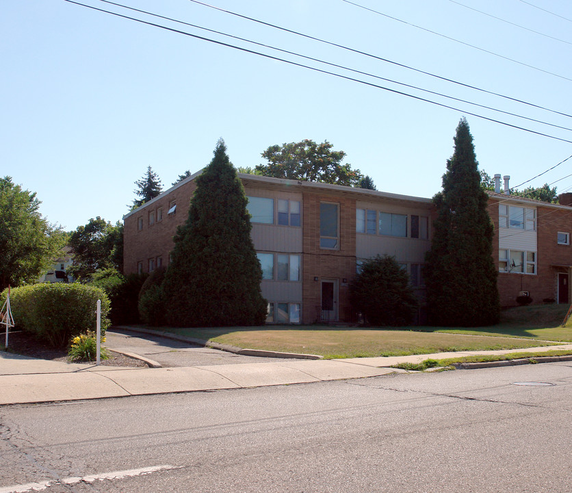 Village View in Canton, OH - Building Photo