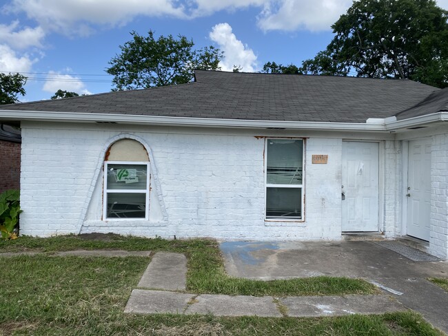 property at 8019 Beech Cove Ln