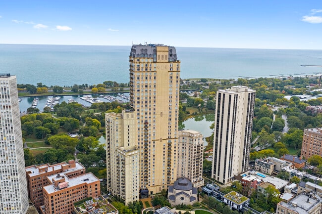 2550 N Lakeview Ave in Chicago, IL - Building Photo - Building Photo