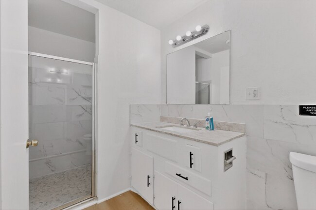 404 Nottingham Dr in Irving, TX - Building Photo - Building Photo