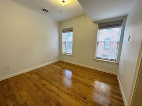 104 Myrtle St, Unit 2 in Boston, MA - Building Photo - Building Photo