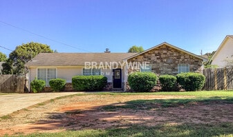 630 Morrow Rd in Forest Park, GA - Building Photo