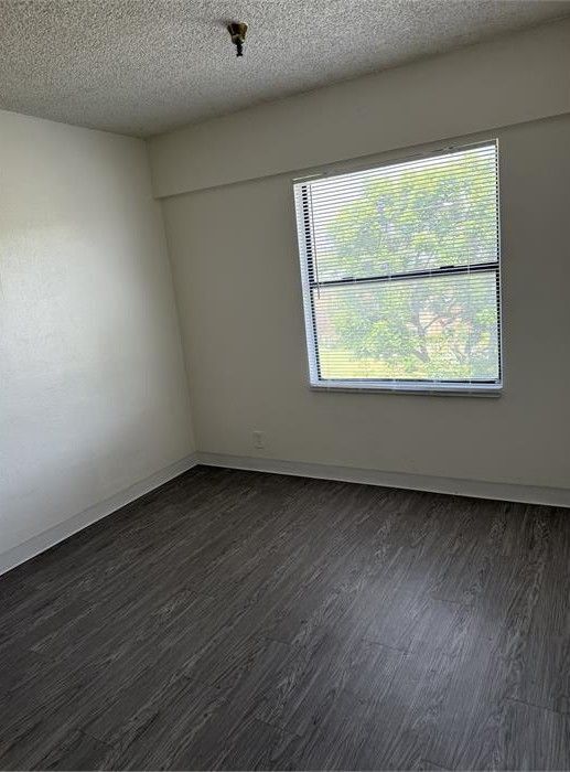 363 E Gilbert St in San Bernardino, CA - Foto de edificio - Building Photo