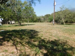136 Bullfrog Holler Rd in Dale, TX - Building Photo - Building Photo
