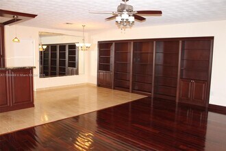 4540 SW 15th St in Miami, FL - Foto de edificio - Building Photo