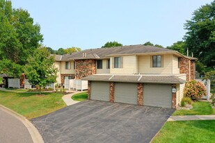 Saddlewood Park Townhomes in Minnetonka, MN - Building Photo