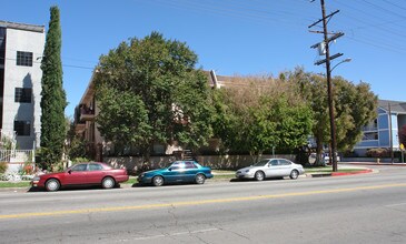 7340 Haskell Ave in Van Nuys, CA - Building Photo - Building Photo