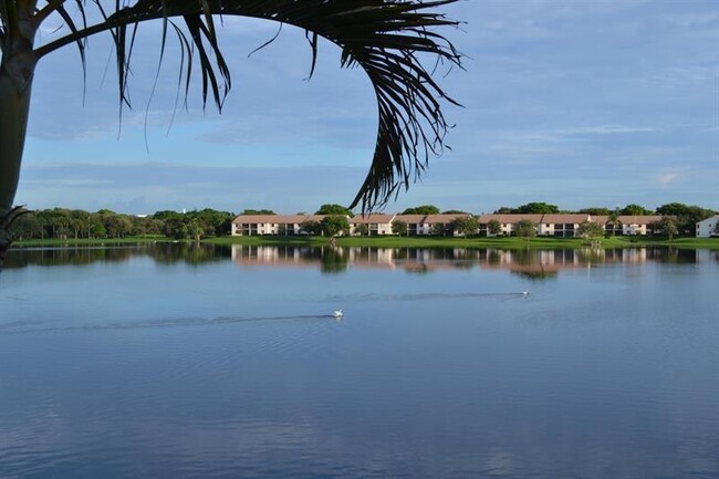 3050 Norwood Pl, Unit #107 LAKE VIEW in Boca Raton, FL - Foto de edificio - Building Photo