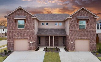 412-414 Mockingbird Ln in Denton, TX - Building Photo