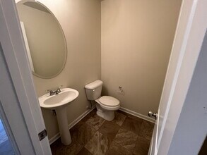 5675 Laurel Ridge Cir in East Point, GA - Building Photo - Building Photo