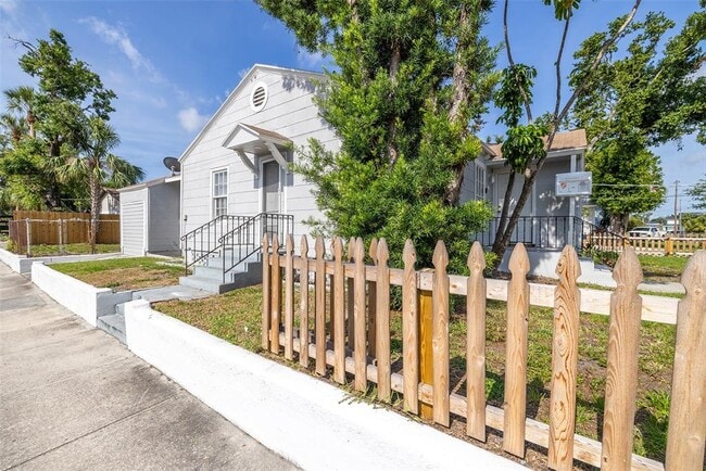2402 W North B St in Tampa, FL - Building Photo - Building Photo