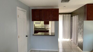 2138 19th Ave SW in Largo, FL - Foto de edificio - Building Photo