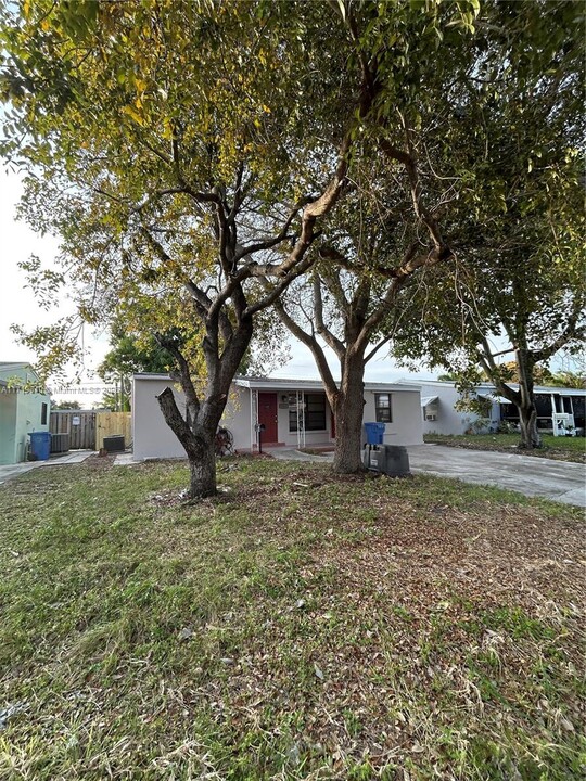 5465 NE 3rd Ave in Fort Lauderdale, FL - Building Photo