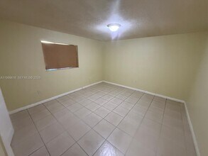 1225 W 30th St in Hialeah, FL - Building Photo - Building Photo