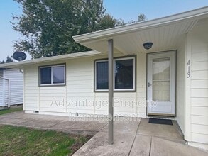 411-413 E 3rd St in Halsey, OR - Foto de edificio - Building Photo