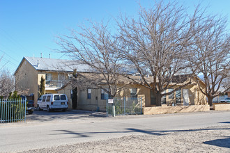 325 Wayne Rd NW in Albuquerque, NM - Building Photo - Building Photo