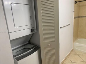1 Glen Royal Pkwy, Unit 705 in Miami, FL - Building Photo - Building Photo