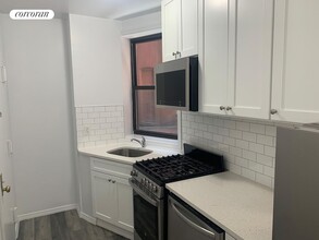 717 9th Ave in New York, NY - Building Photo - Building Photo