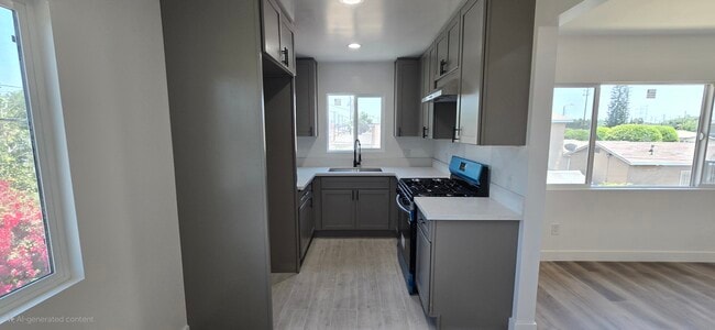 833 E 92nd St, Unit #4 in Los Angeles, CA - Building Photo - Building Photo