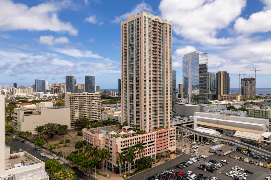 One Archer Lane in Honolulu, HI - Building Photo