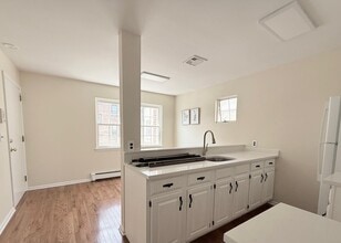 2076 Boston Post Rd in Larchmont, NY - Building Photo - Building Photo