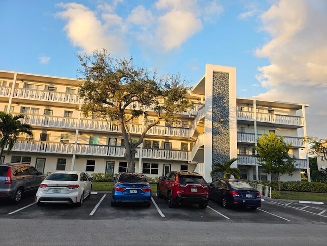 3028 Harwood D in Deerfield Beach, FL - Foto de edificio - Building Photo