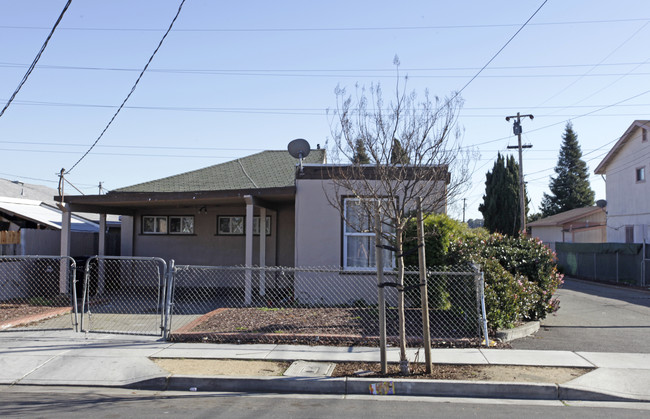 393 Berry Ave in Hayward, CA - Building Photo - Building Photo